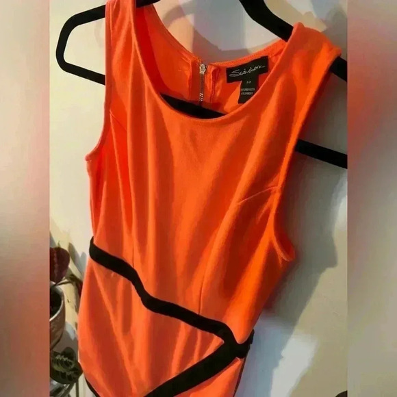 NWOT DRESS - Picture 2 of 4